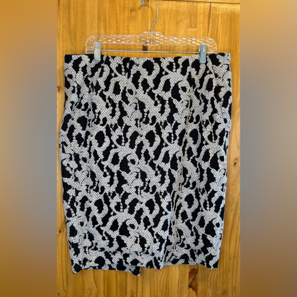 Lane Bryant Black and White Abstract Pencil Skirt